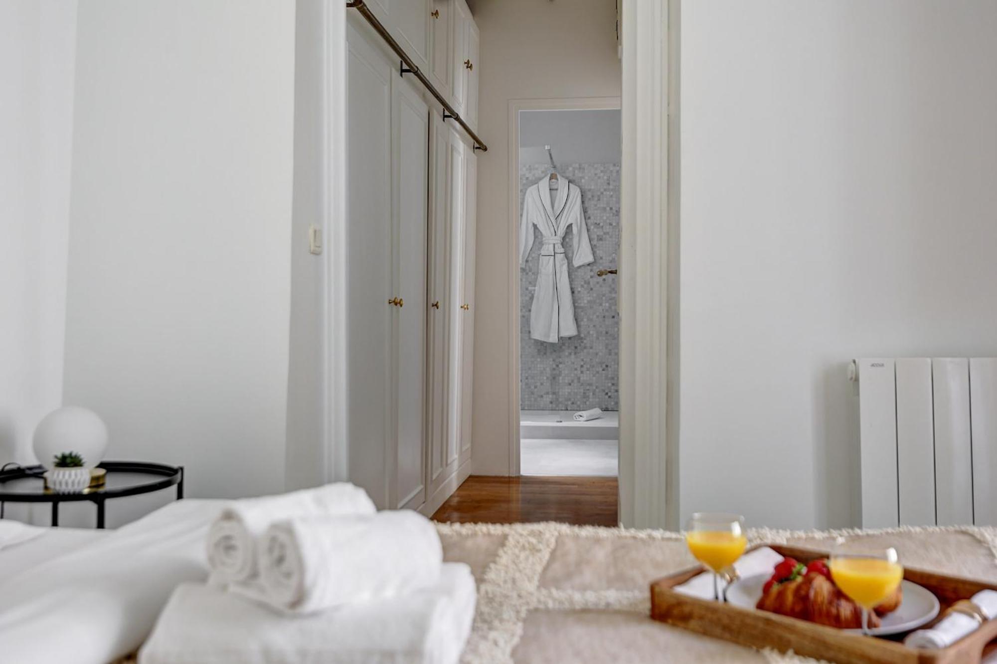 Champs-Elysees - 2Br With Balcony - Cityapartmentstay Paris Luaran gambar