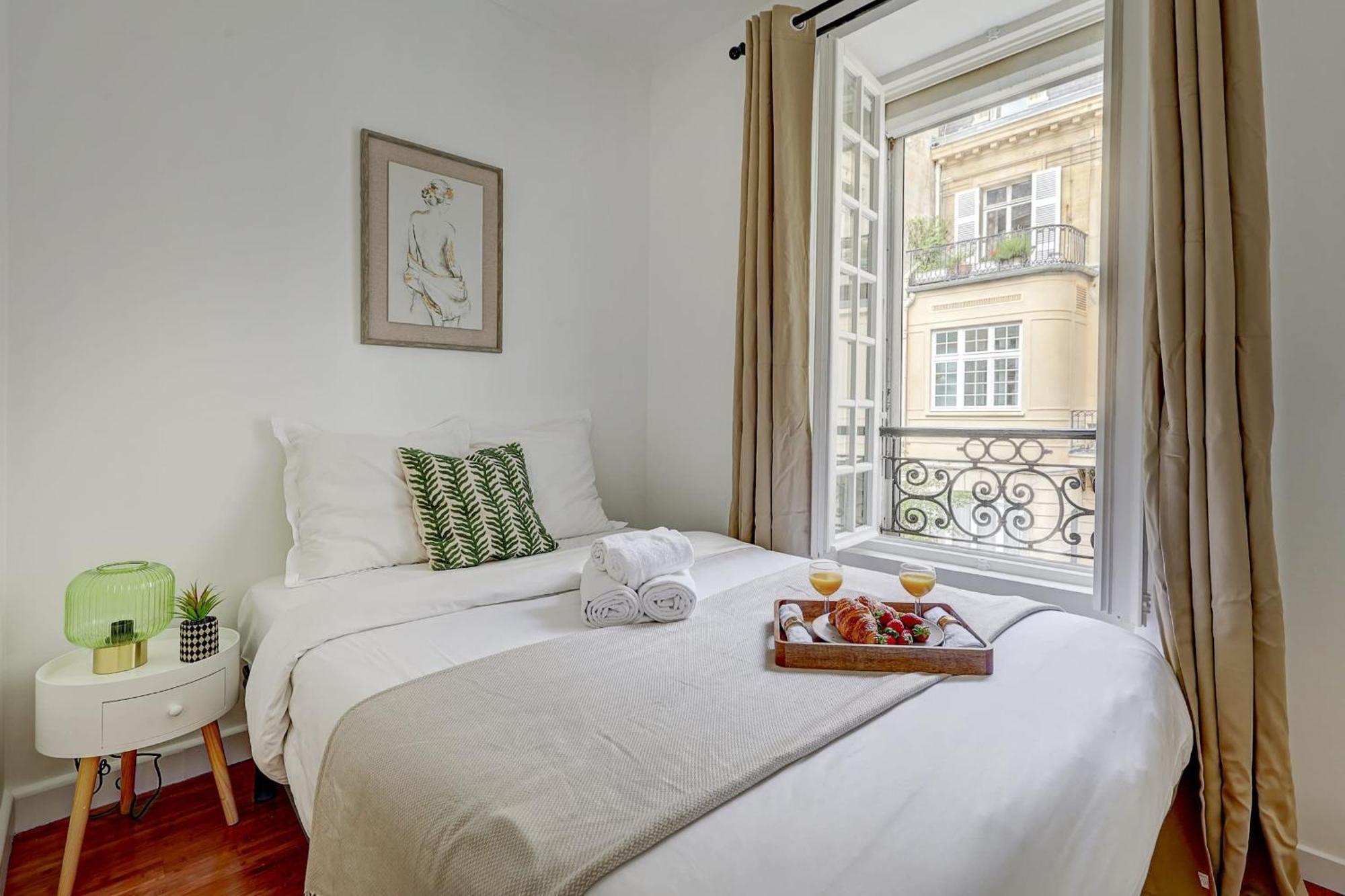 Champs-Elysees - 2Br With Balcony - Cityapartmentstay Paris Luaran gambar